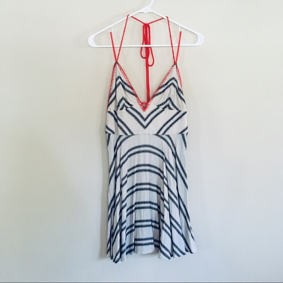 E c o t é • Dress - Picture 4 of 8